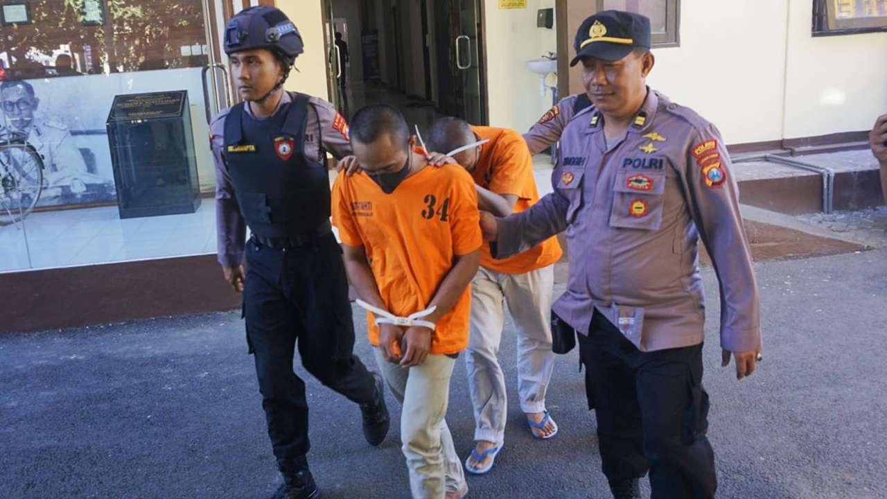 Polisi tangkap tersangka cabul/Foto: Raden Zamz (Kabar Trenggalek)