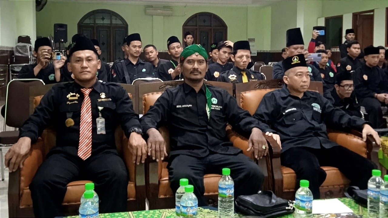 Abdul Muntolip (Tolip) Ketua 1 Pagar Nusa Cabang Trenggalek sebelah kiri berdasi/Foto: Dokumen Tolip