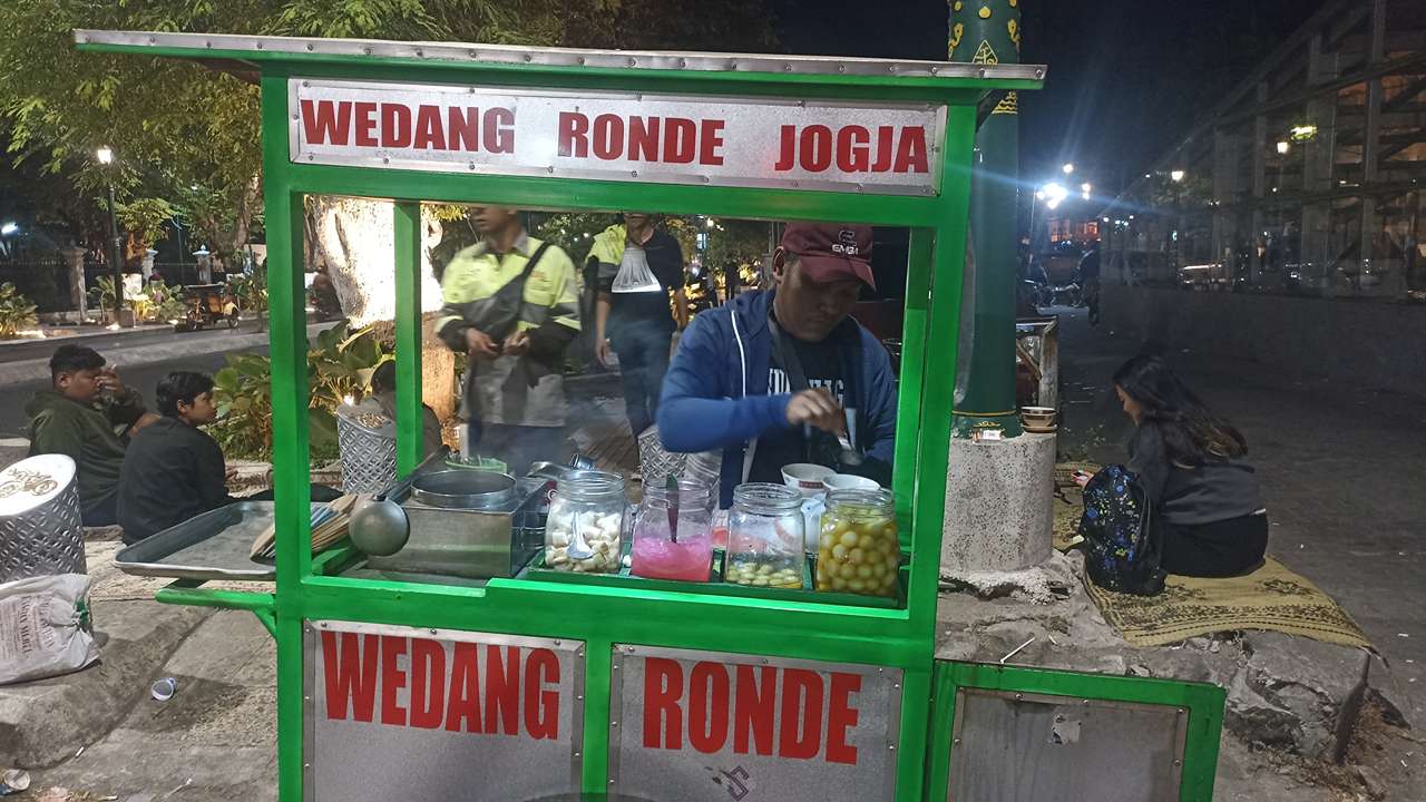 Widodo, pedagang wedang ronde Malioboro Yogyakarta/Foto: Wahyu (AO)
