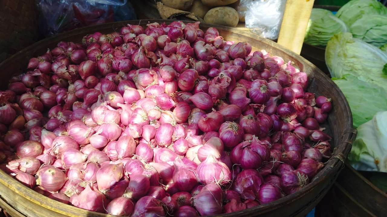 Bawang merah di Pasar Basah Trenggalek/Foto: Delta Nishfu (Kabar Trenggalek)