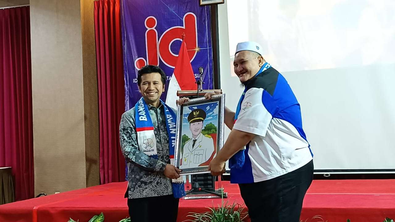 Kiri: Emil Dardak, Wakil Gubernur Jawa Timur bersama Gus Nofi, Ketua RTIK Jawa Timur/Foto: Adiema Rahmadani (Kabar Trenggalek)