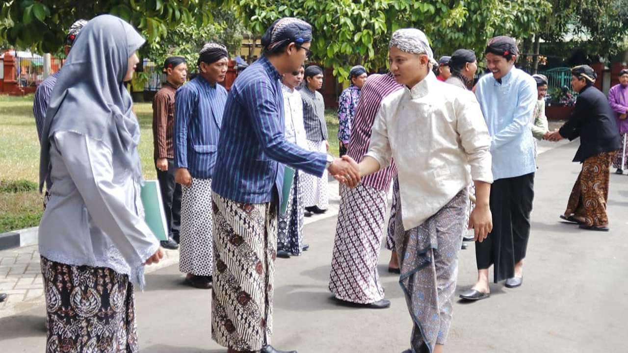 Wajah Baru Pejabat Trenggalek, Dilantik Mas Bupati Kenakan Pakaian Adat Jawa