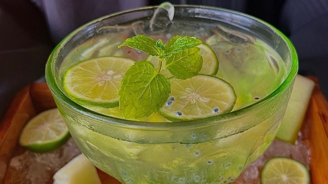 Ilustrasi. Minuman yang cocok dinikmati saat cuaca Trenggalek panas/Foto: @beachday.id (Instagram)