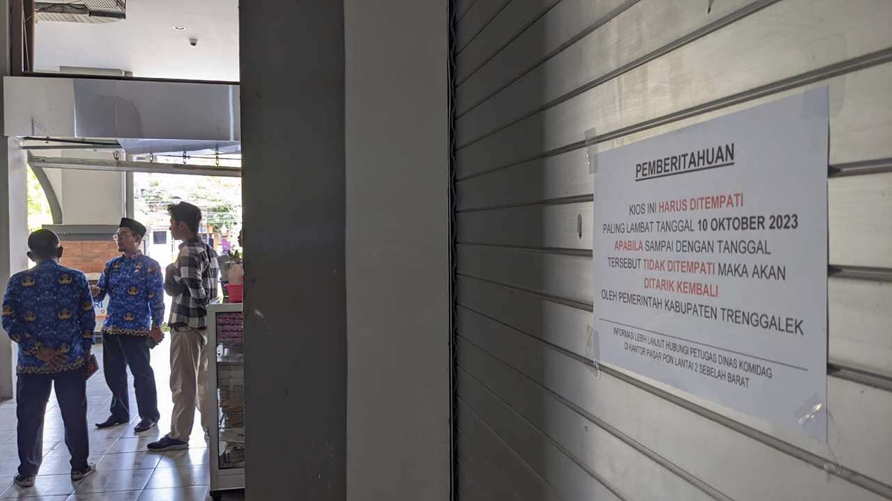 Surat peringatan kepada para pedagang Pasar  Pon Trenggalek/Foto: Raden Zamz (Kabar Trenggalek)