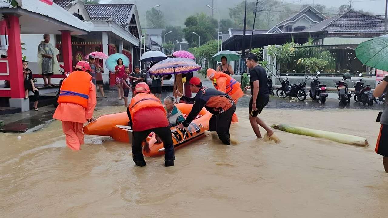Bencana Banjir di Trenggalek 18 Oktober 2022/Foto: @bpbd_trenggalek (Instagram)