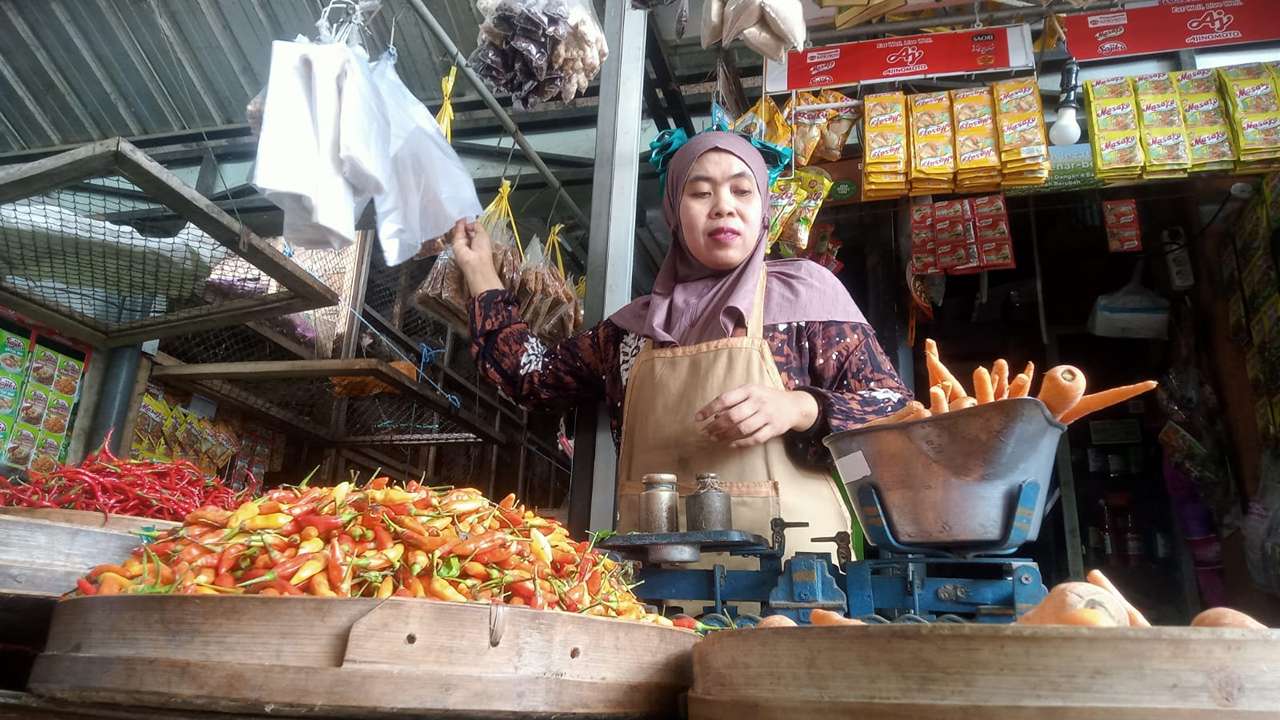 Siti fatimah, pedagang pasar basah Trenggalek/Foto: Raden Zamz (Kabar Trenggalek)