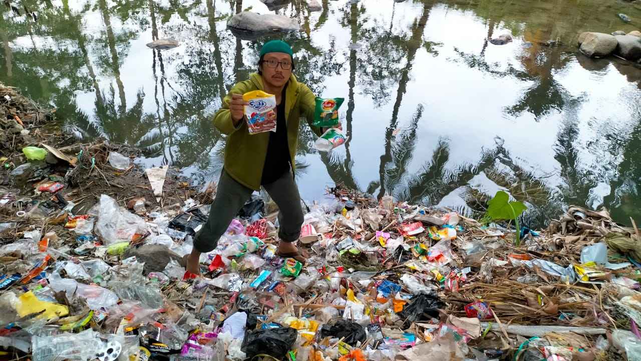 ecoton-persoalan-limbah-plastik-di-trenggalek-sungai-sampah