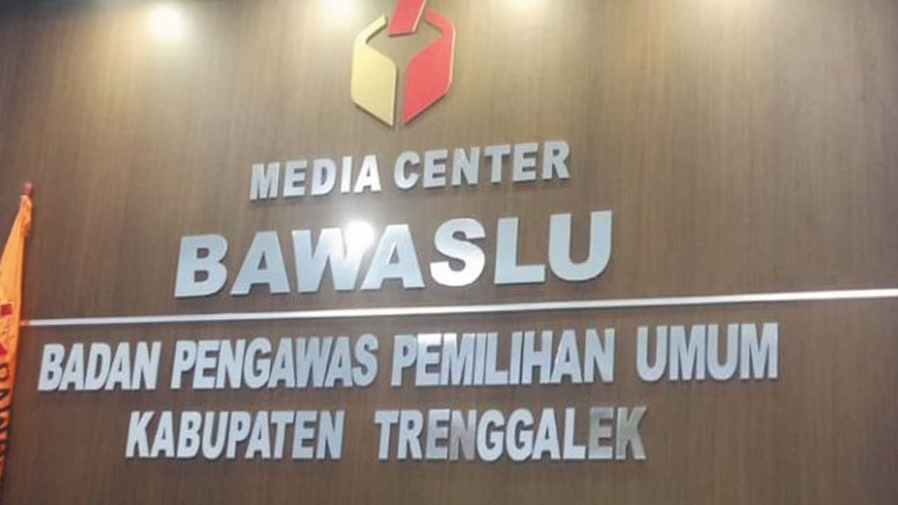 Hendak Beredel Baliho Partai, Panwas Desa di Trenggalek Kena Begal 