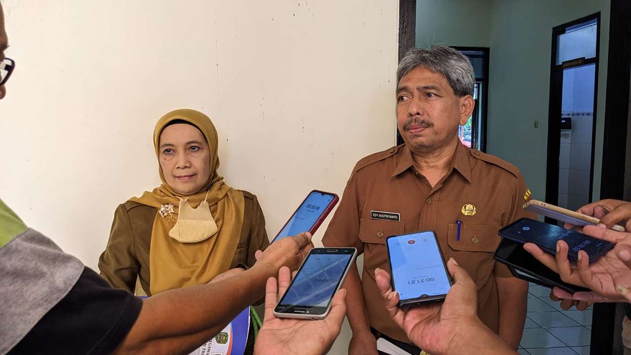 Sekda Trenggalek, Edy Supriyanto, bersama Kepala BKD Trenggalek, Eko Juniati/Foto: Raden Zamz (Kabar Trenggalek)