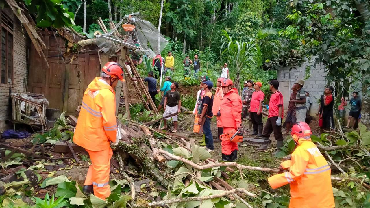 Rumah Dilibas Angin, Penyebab Mayoritas Bencana Trenggalek Sepekan