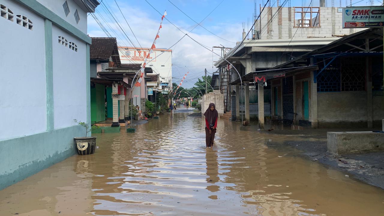 bencana banjir trenggalek data sementara 6 kecamatan terdamp