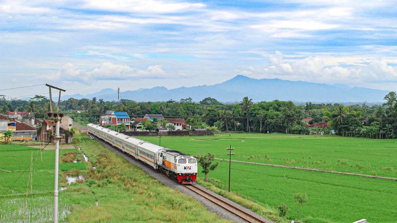 218 Juta Penumpang Naik Kereta Api pada Semester 1 2024