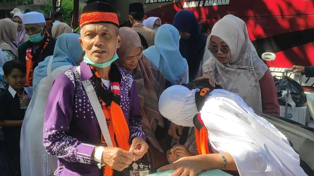 Empat Meninggal Dunia, Kedatangan Jemaah Haji Trenggalek Hujan Air Mata