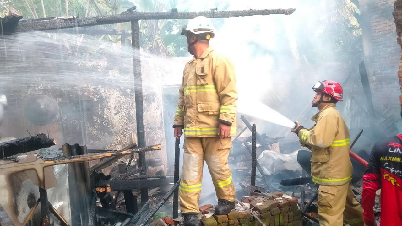 Kebakaran di Trenggalek, Dapur Warga Kampak Hangus