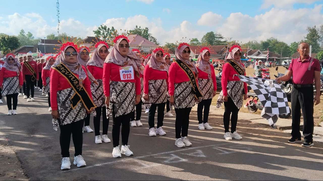 Desa Jambu Trenggalek Menyala, Kompak Setorkan 9 Pleton Gerak Jalan