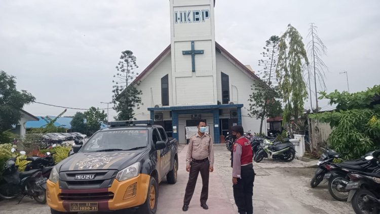 Sat Samapta Polres Deliserdang saat pengamanan dan monitoring ibadah Minggu di Gereja, Minggu (20/3).