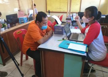 Guru cabul saat di BAP oleh Polres Taput, Jumat (25/3).