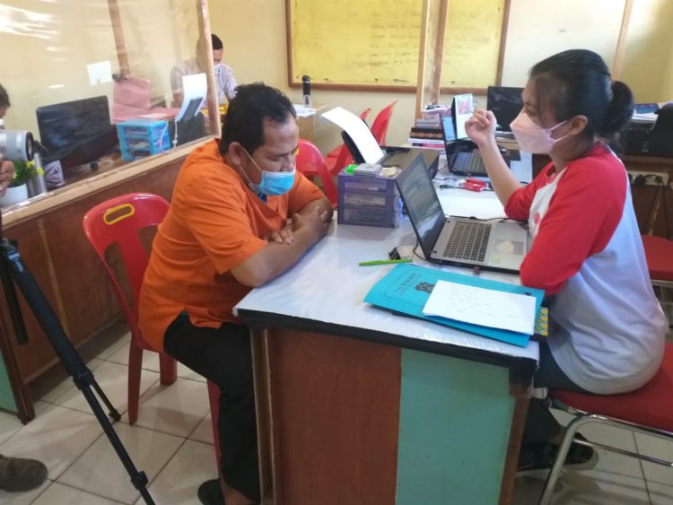 Guru cabul saat di BAP oleh Polres Taput, Jumat (25/3).