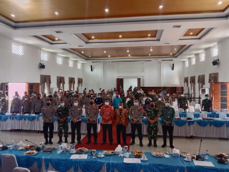 Kapolresta Deliserdang, Kombes Pol Irsan Sinuhaji SIK, MH saat menghadiri kegiatan rapat koordinasi tentang pelaksanaan Tahapan Penyelenggaraan Pilkades Serentak Gelombang I Tahun 2022, Jumat (25/3).