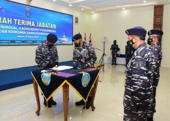 Danpushidrosal, Laksamana Madya TNI Nurhidayat saat pimpin sertijab, Jumat (25/3).
