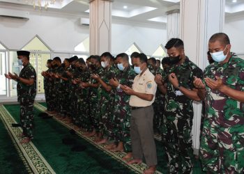 Pushidrosal saat doa bersama untuk para prajurit TNI AL yang gugur di Papua, Senin (28/3).