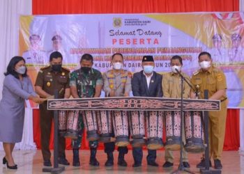 Bupati Dairi, Eddy Berutu bersama Forkipimda saat buka Musrembang, Senin (28/3).