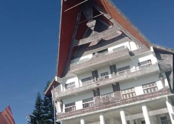 Bupati Toba, Ir. Poltak Sitorus saat motivasi seluruh ASN, Senin (28/3).