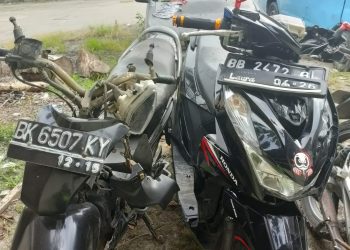 Kondisi kedua unit sepeda motor saat diamankan Lakalantas Polres Taput di TKP, Rabu (30/3).