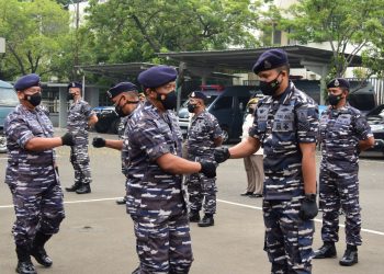 Danpushidrosal, Laksamana Madya TNI Nurhidayat saat pimpin upacara kenaikan pangkat personel Pushidrosal baik Perwira, Bintara, Tamtama dan PNS, Jumat (1/4/2022).