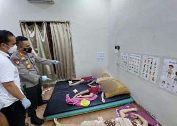 Ketiga korban saat dievakuasi pihak Polresta Deliserdang, Rabu (6/4).