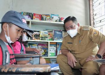 Bupati Dairi, Dr. Eddy Berutu saat di Silalahi Projects, Senin (11/4).