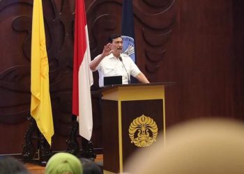 Menko Maritim dan Investasi, Luhut Binsar Pandjaitan saat memberikan kuliah umum di UI Depok, Selasa (12/4).