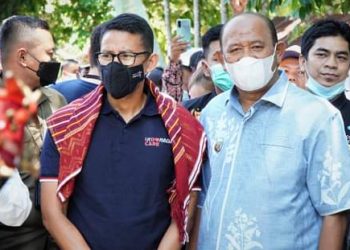 Menteri Parekraf, Sandiaga Uno bersama Plt. Bupati Langkat saat mengunjungi beberapa objek wisata, Kamis (14/4).