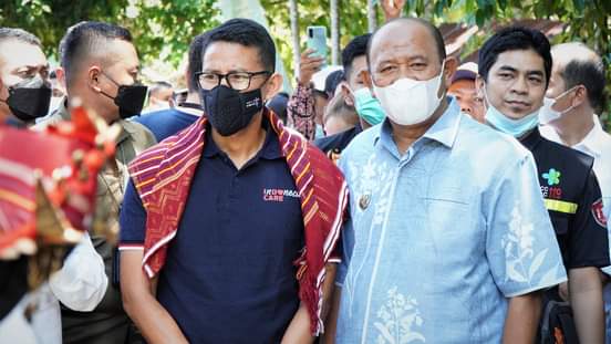Menteri Parekraf, Sandiaga Uno bersama Plt. Bupati Langkat saat mengunjungi beberapa objek wisata, Kamis (14/4).