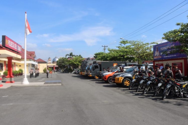 Kabag Logistik Polresta Deliserdang, Kompol Sudaryanto saat cek kendaraan dinas jelang Pilkades serentak, Sabtu (16/4).