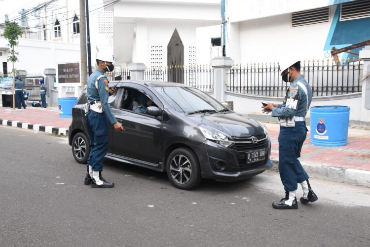 Kepala Satuan Provos Pushidosal, Mayor Laut (PM) Sudrajat Mukti Nugroho SH, MH bersama jajaran saat giat operasi Gaktibplin, Rabu (20/4).