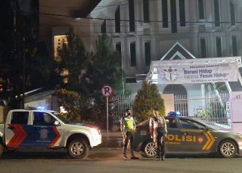 Personil Polres Tasikmalaya Kota saat patroli malam paskah, Kamis (14/4).