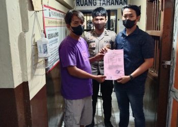 Bepin P Lumbantobing saat diamankan disel tahanan Polres Taput, Rabu (20/4).
