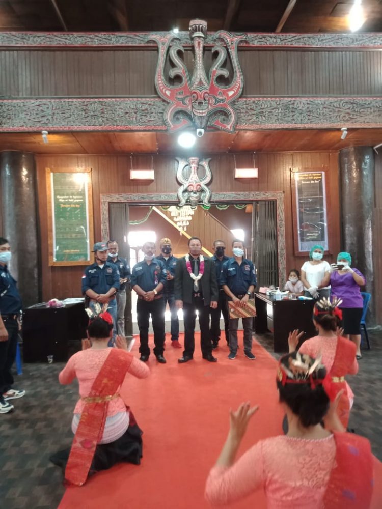 Ketum SPRI, Heintje Mandagie saat menghadiri pelantikan SPRI Taput, Sabtu (23/4).