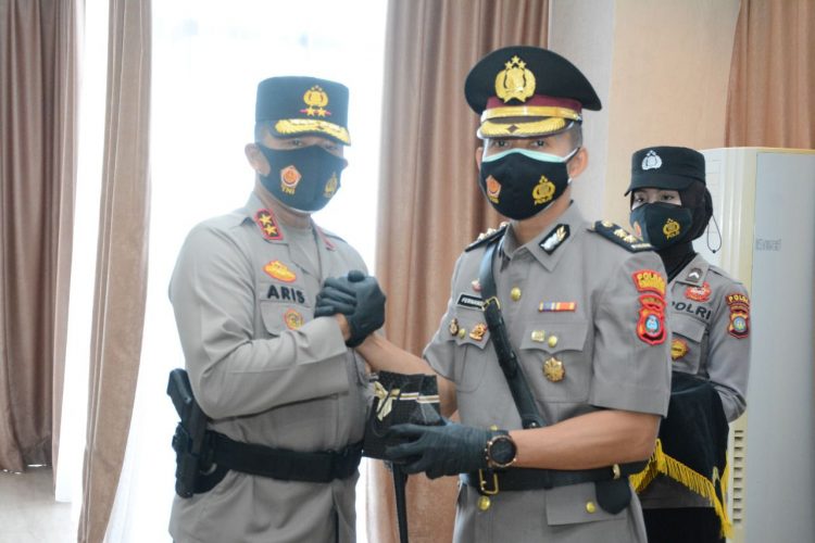 Kapolda Kepri, Irjen. Pol. Drs. Aris Budiman M.Si saat pimpin serah terima jabatan, Senin (25/4).