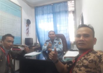 Kasibinadikgitja Lapas Kelas IIB Tasikmalaya, Sutisna bersama kru Indigonews, Senin (25/4).