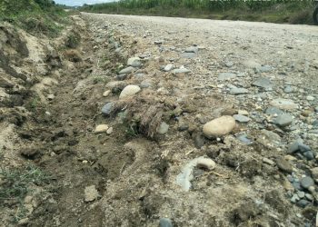 Kondisi proyek terkesan amburadul yang telah selesai dikerjakan oleh rekanan di Kebun Unit Bah Jambi, Senin (25/4).