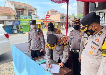 Kapolres Tasikmalaya Kota AKBP Aszhari Kurniawan SH, SIK, M.Si saat melakukan pengecekan Sarana dan Prasarana pelaksanaan Operasi Ketupat Lodaya 2002, Minggu (24/4).