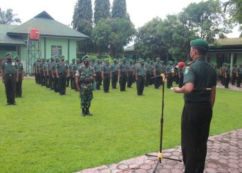 Dandim 0108/ Agara, Letkol. Inf. Robbi Firdaus SE, M.Si saat pimpin apel pagi, Kamis (28/4).