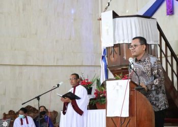 Bupati Toba, Ir. Poltak Sitorus saat ajak masyarakat sukseskan pertanian IP2, Minggu (8/5).