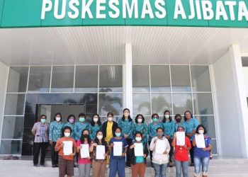 TP PKK Kabupaten Toba dan PKK Kecamatan Ajibata saat ajak kaum ibu ikuti Iva Test, Kamis (12/5).