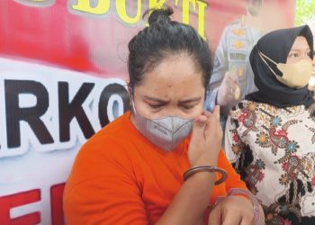 Kepling penjual sabu saat diamankan di Mapolresta Medan, Minggu (15/5).