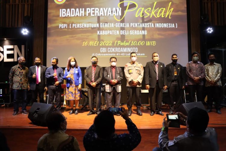 Kapolresta Deliserdang, Kombes. Pol. Irsan Sinuhaji saat hadiri perayaan paska Persatuan Gereja Gereja Pentakosta Indonesia, Senin (16/5).