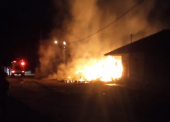 Situasi rumah Gultom saat dilalap sijago merah, Rabu (18/5).