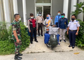 Polsek Bandara Kualanamu saat lakukan pengamanan kedatangan PPLN, Selasa (17/5).